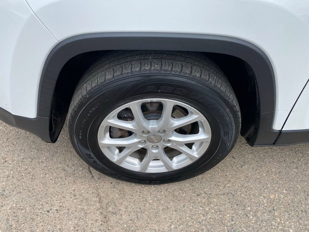 Used 2017 Jeep Cherokee Latitude with VIN 1C4PJMCSXHW545339 for sale in Hibbing, Minnesota