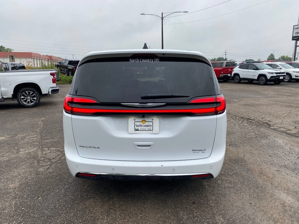 2026 Chrysler Pacifica Select