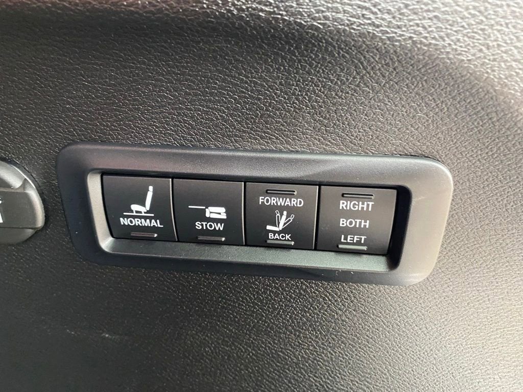 2020 Chrysler Pacifica Red S