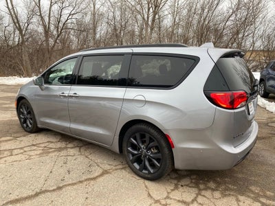 2020 Chrysler Pacifica Red S