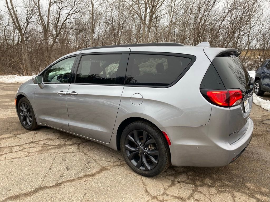 2020 Chrysler Pacifica Red S