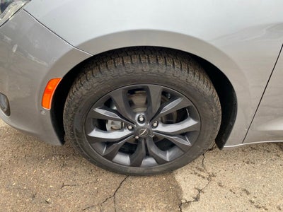 2020 Chrysler Pacifica Red S