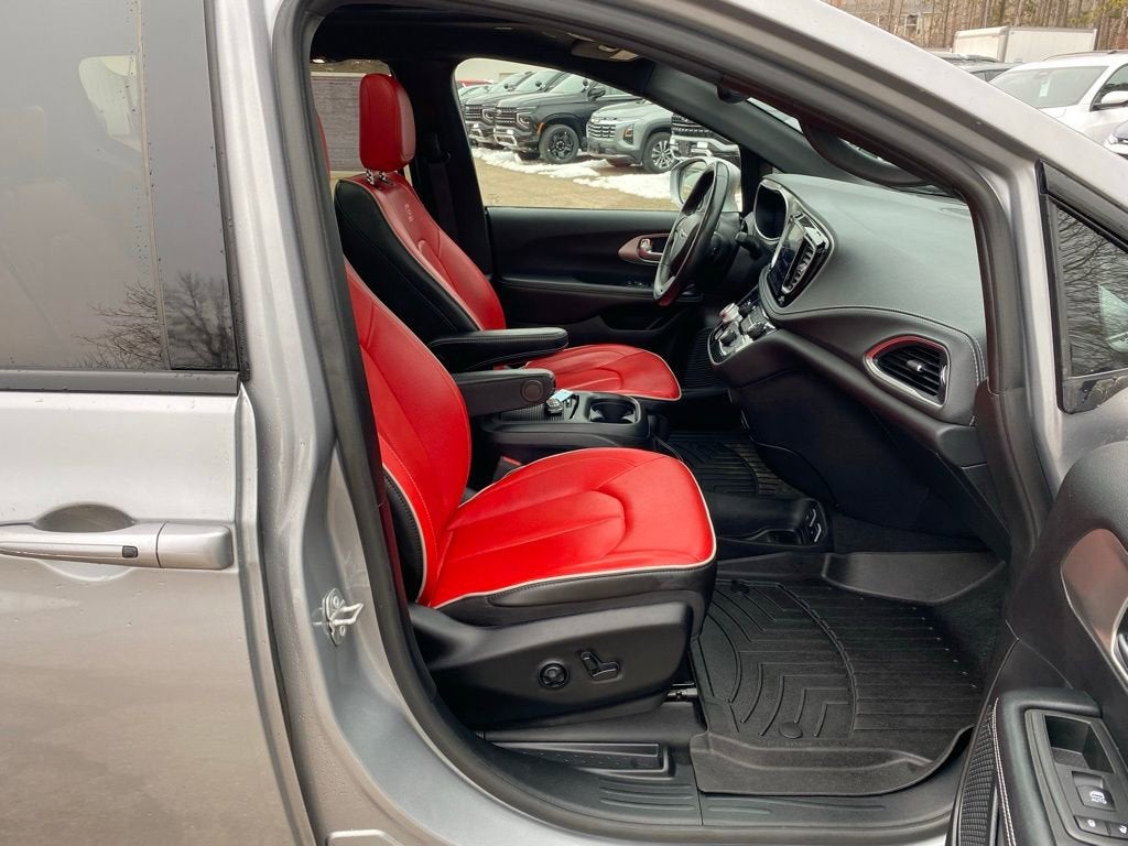 2020 Chrysler Pacifica Red S